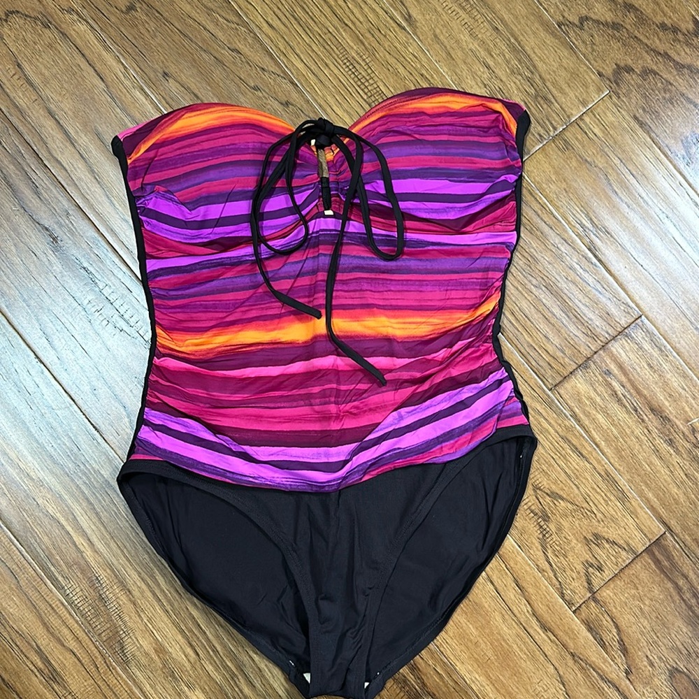 EUC La Blanca Swim Size 16